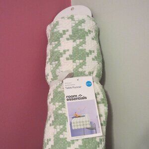 NWT/Room Essentials Table Runner ~Mint Green & White/BRAND NEW!